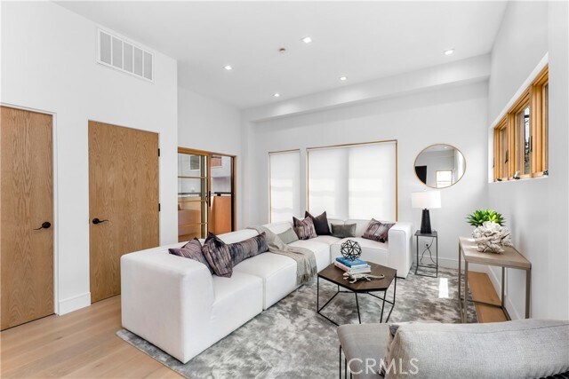 Foto del edificio - 1035 N Vista St