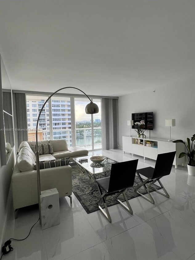 Foto principal - 5601 Collins Ave