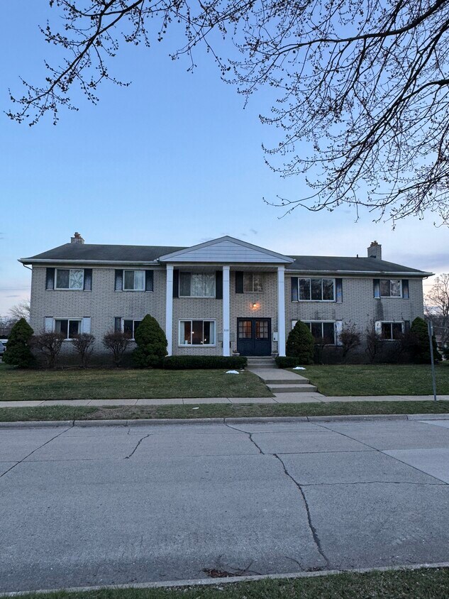 Primary Photo - 510 Montrose Ave