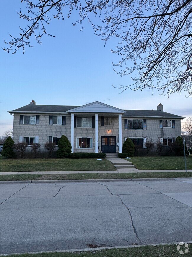 Oak Run Student Apartments for Rent Royal Oak, MI 2 Rentals