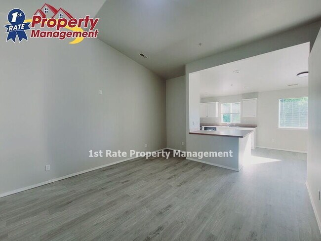 Building Photo - 898 N Bluffwood Ln