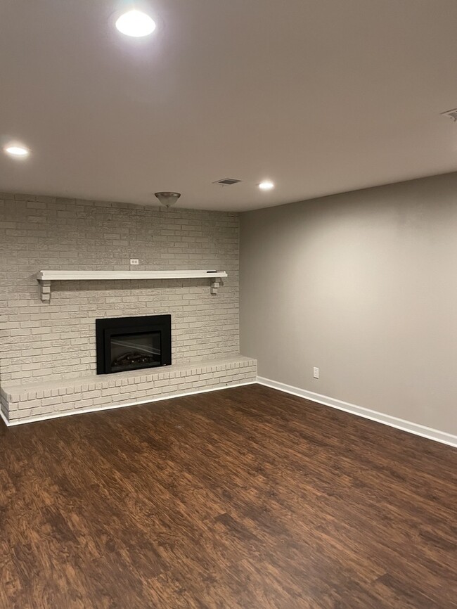 Building Photo - 34 Oaken Trail