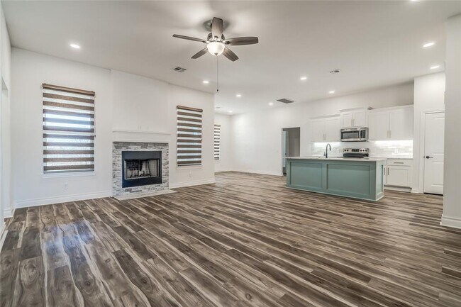 Building Photo - 1544 Songbird Dr