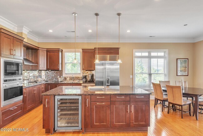 Building Photo - 130 Pacer Ln