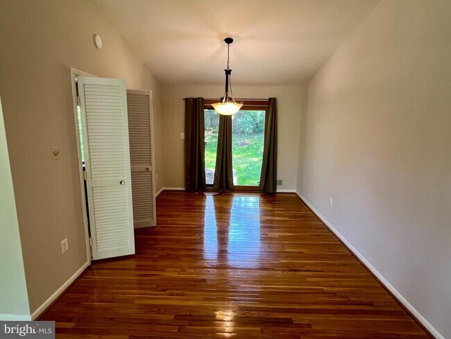 Foto del edificio - 12917 Layhill Rd