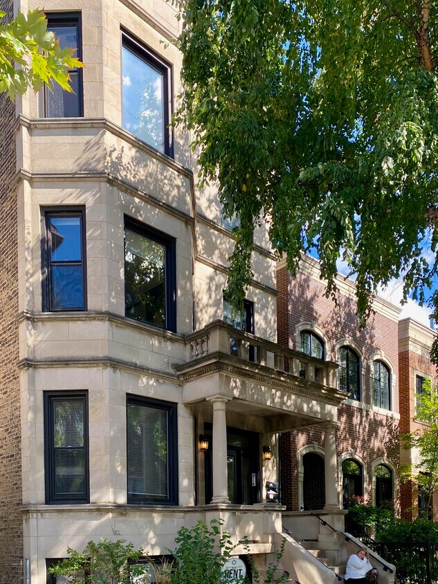 Primary Photo - 1336 W Wellington Ave