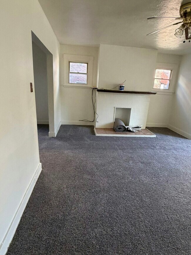 Foto del edificio - 3817-3819 Brighton Road, Unit 3819