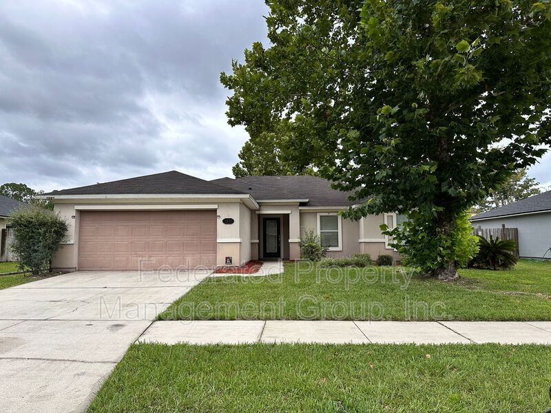 Foto principal - 2231 Brian Lakes Dr E