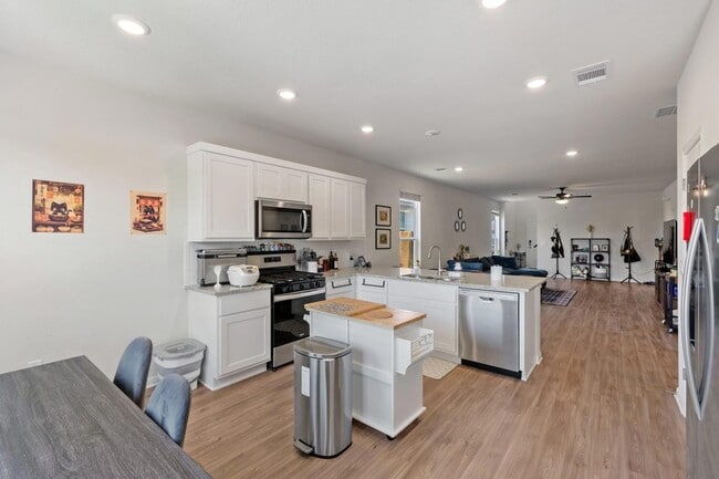 Building Photo - 8306 Haflinger Dr