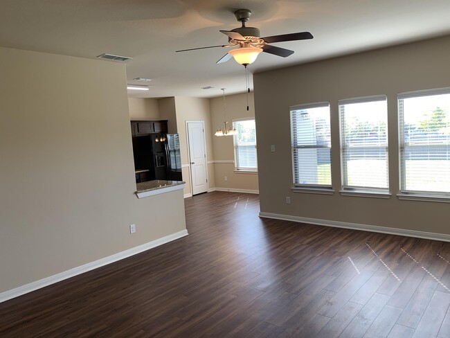 Building Photo - 7021 Tanglehead Dr