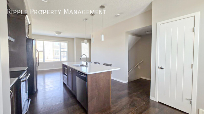 Photo du bâtiment - AMAZING 3 BEDS\2.5 BATHS TOWNHOUSE