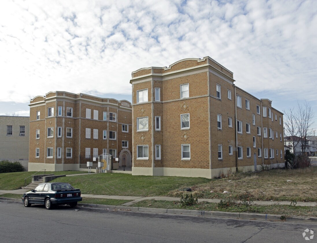 Foto principal - Emerson Court Apartments