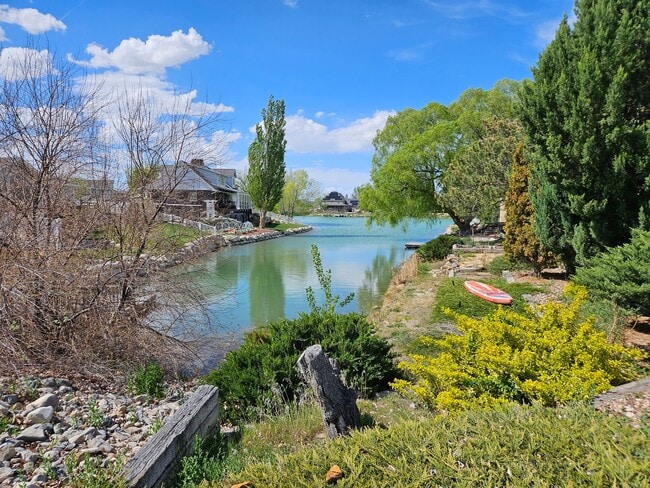Building Photo - Beautifully Remodeled 4 Bed / 2 Bath Home in Stansbury Park