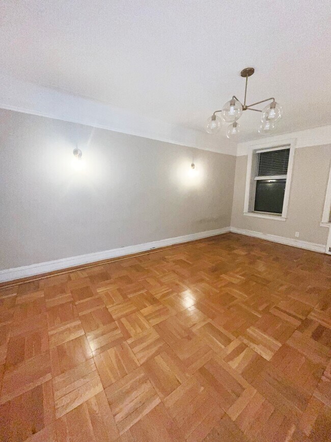 Living Room - 7119 Shore Rd