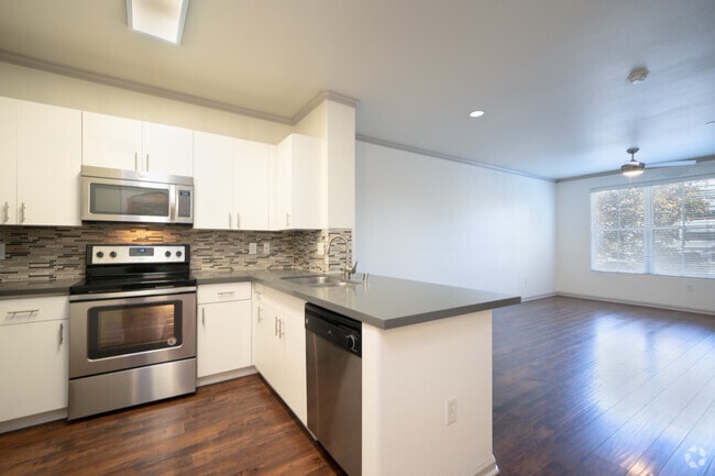 1BR, 1BA - Residence 2 Luxury - Park Central