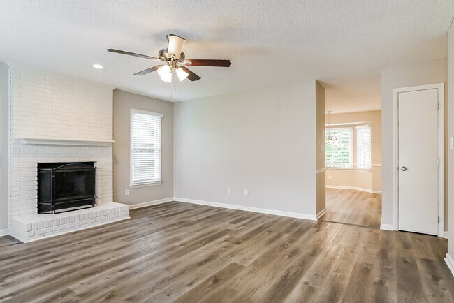 Foto del edificio - 4124 Willow Haven Ct