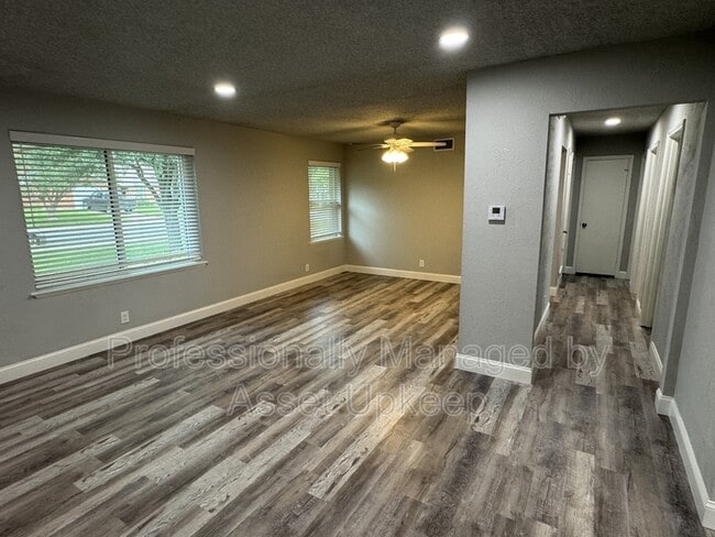 Building Photo - 1223 Dumont Dr
