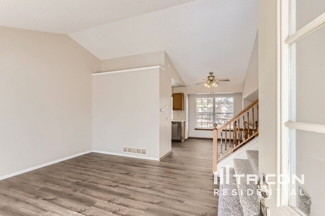 Building Photo - 525 Entrada Dr