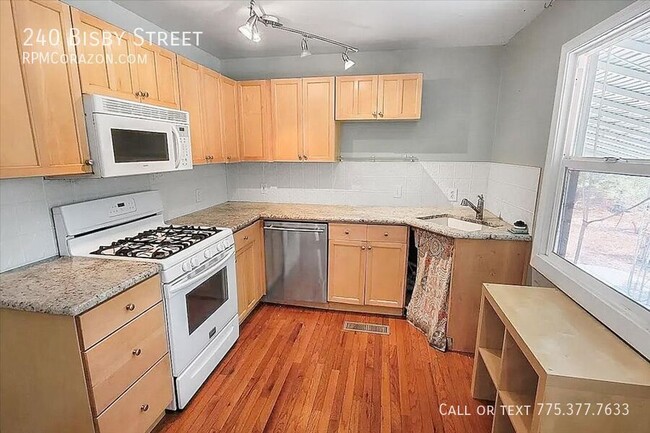 Foto del edificio - 240 Bisby St