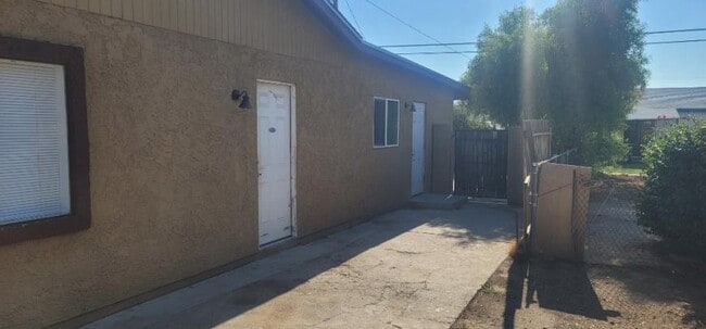 Building Photo - 4 bedroom in Glendale AZ 85301
