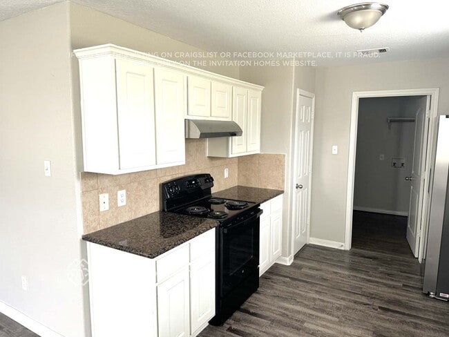 Foto del edificio - 3827 Middlecrest Ln