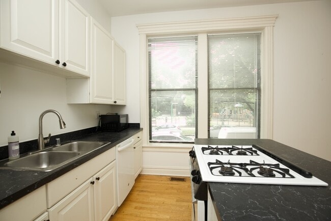 Building Photo - 2919 N Mildred Ave