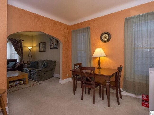 Foto del edificio - AVAILABLE April! - 4 Bed, 2 Bath Bright & Spacious Home