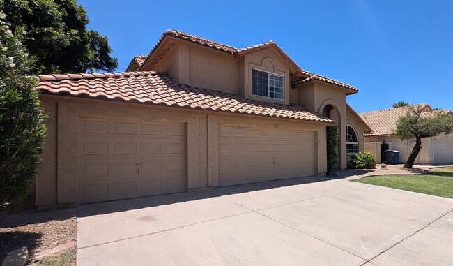 Foto del edificio - 4 Bedroom Home in the Waters Edge at Ocotillo Community Near W Queen Creek Rd and S Dobson Rd!