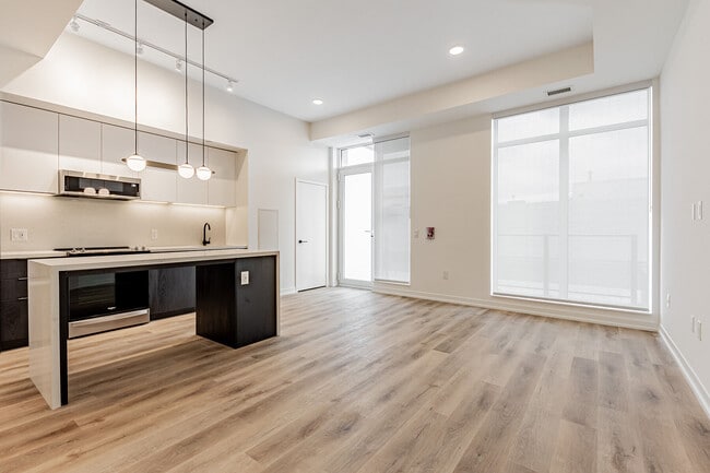 Building Photo - 5 York Garden Wy