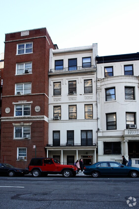 Building Photo - 263 W 70th St
