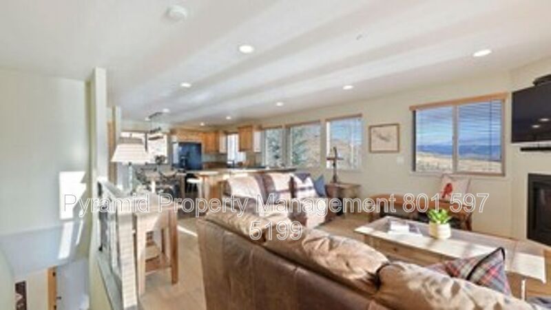 Primary Photo - 5063 E Lakeview Dr