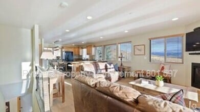 Building Photo - 5063 E Lakeview Dr