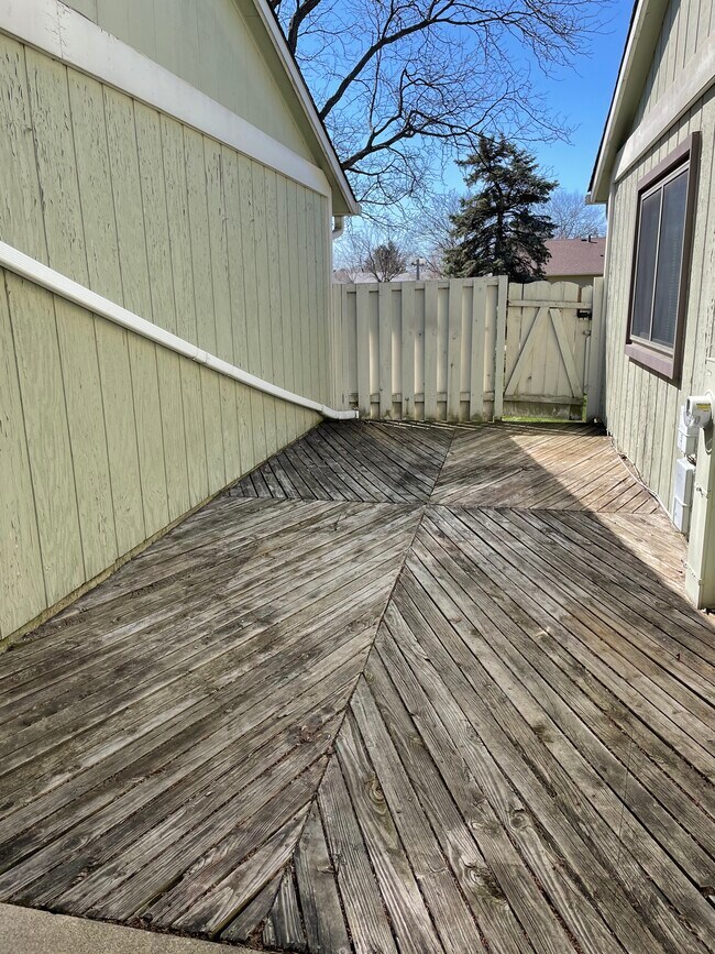 Patio - 2665 Sumac St