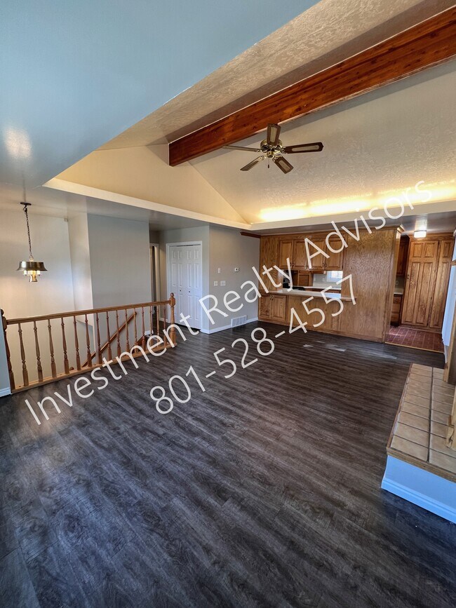 Building Photo - Beautiful Three-Bedroom!