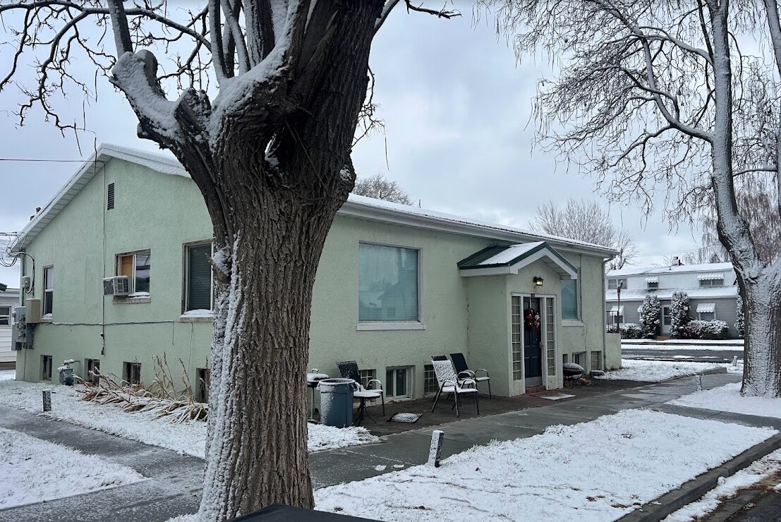 Foto del edificio - 418 W 13th St