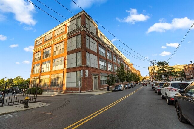 Building Photo - 156 Porter St