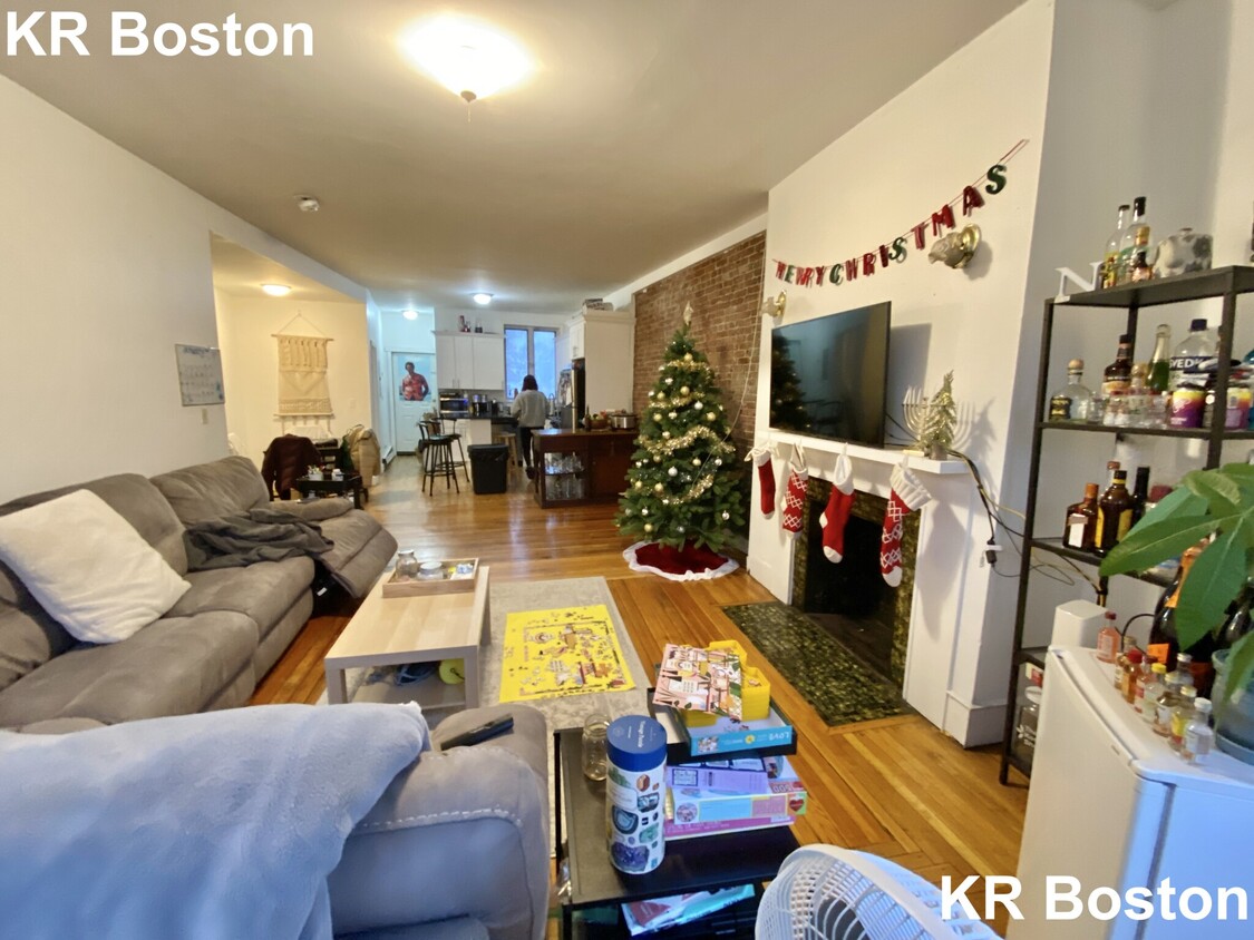 Primary Photo - 525 Harvard St