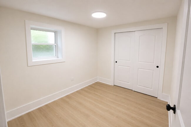 Foto del edificio - 4436 N Bernard St