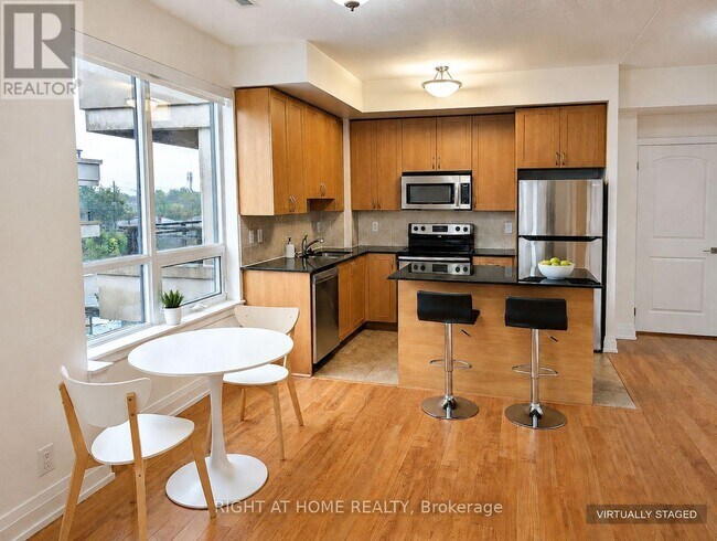 Photo du bâtiment - 1060 Sheppard Ave W