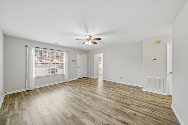 Building Photo - 804 Valerie Ln