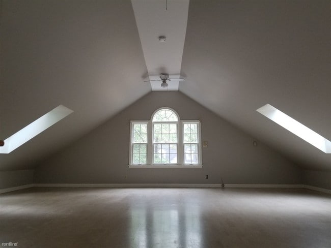 Building Photo - 49 Ashcroft Rd