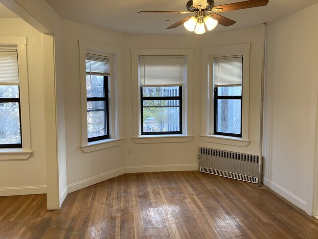 Building Photo - 121 Saint Stephen St