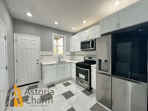 Building Photo - 3004 Clifton Ave