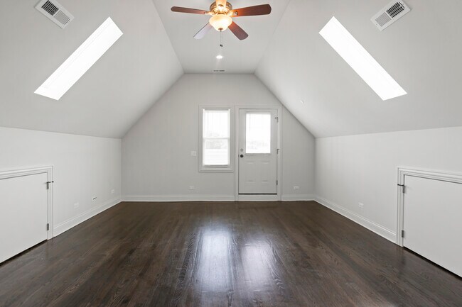 Foto del edificio - 3123 N California Ave
