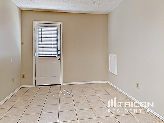 Foto del edificio - 6922 Clee Ln
