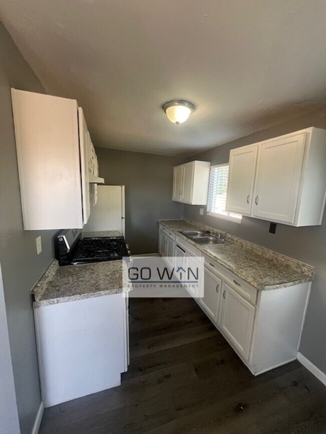 Building Photo - 1836 E Harvard St