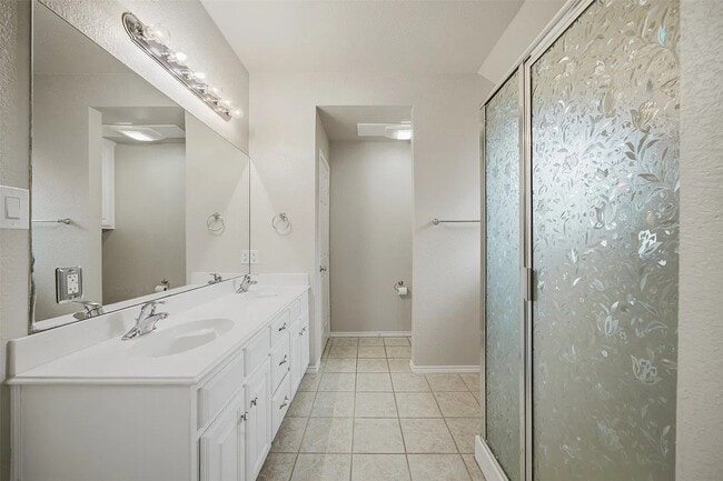 Building Photo - 1337 Red River Dr