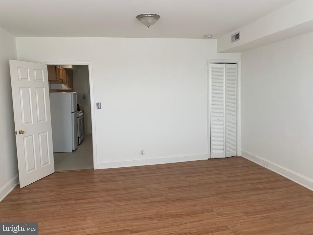 Primary Photo - 114 W 25th St