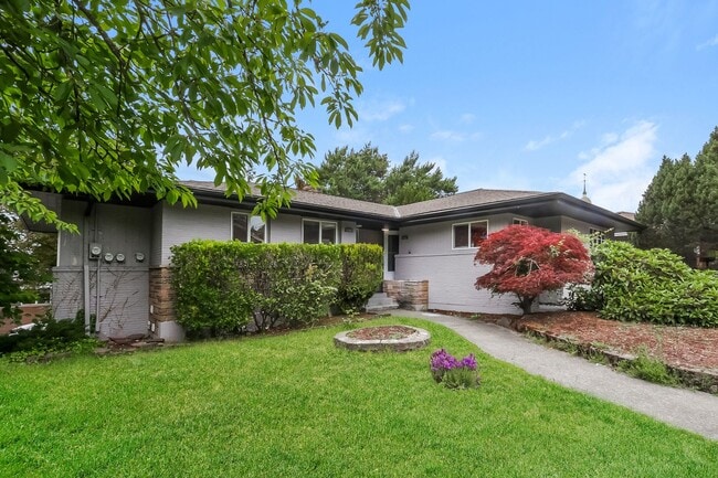 Building Photo - 7151-7153 Fauntleroy Wy SW