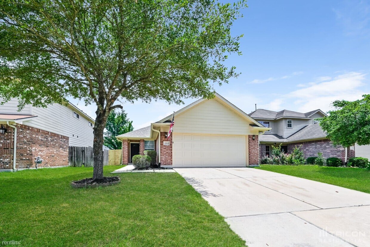 Primary Photo - 21922 Siberian Elm Ln